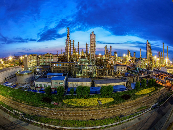 Teamarbeit würdigen: Partnerschaft mit Urumqi Petrochemical